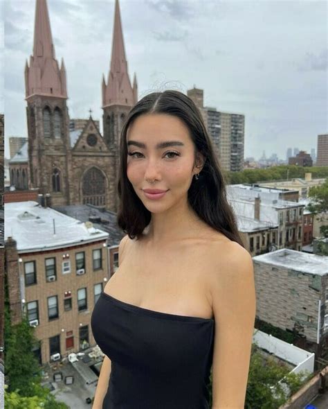 Sabina Mura is an American social media influencer, fashion model, businesswoman, and onlyfans model. She rose to fame by displaying her toned and curvy body in social media posts. Her Instagram pictures caught people’s attention, and she rapidly gained notoriety as a social media fashion and beauty celebrity. 